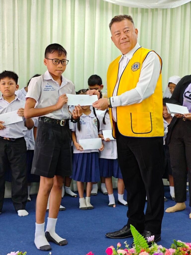 CGA เเจกของขวัญวันปีใหม่ ย่านพระราม 9
