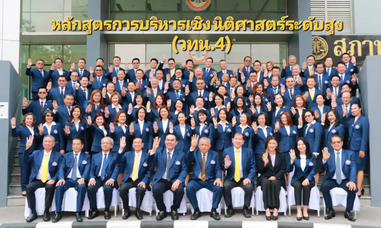 ร่วมถ่ายภาพผู้้บริหาร CGA